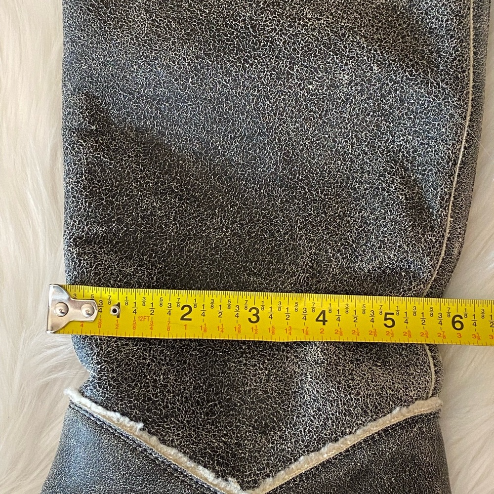 Rare Distressed Grey Sheepskin/Shearling Leather Chanel CC Boots - Size 39 - Picture 14 of 14